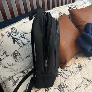 TARGUS BOOK BAG. BRAND NEW NO TAGS.